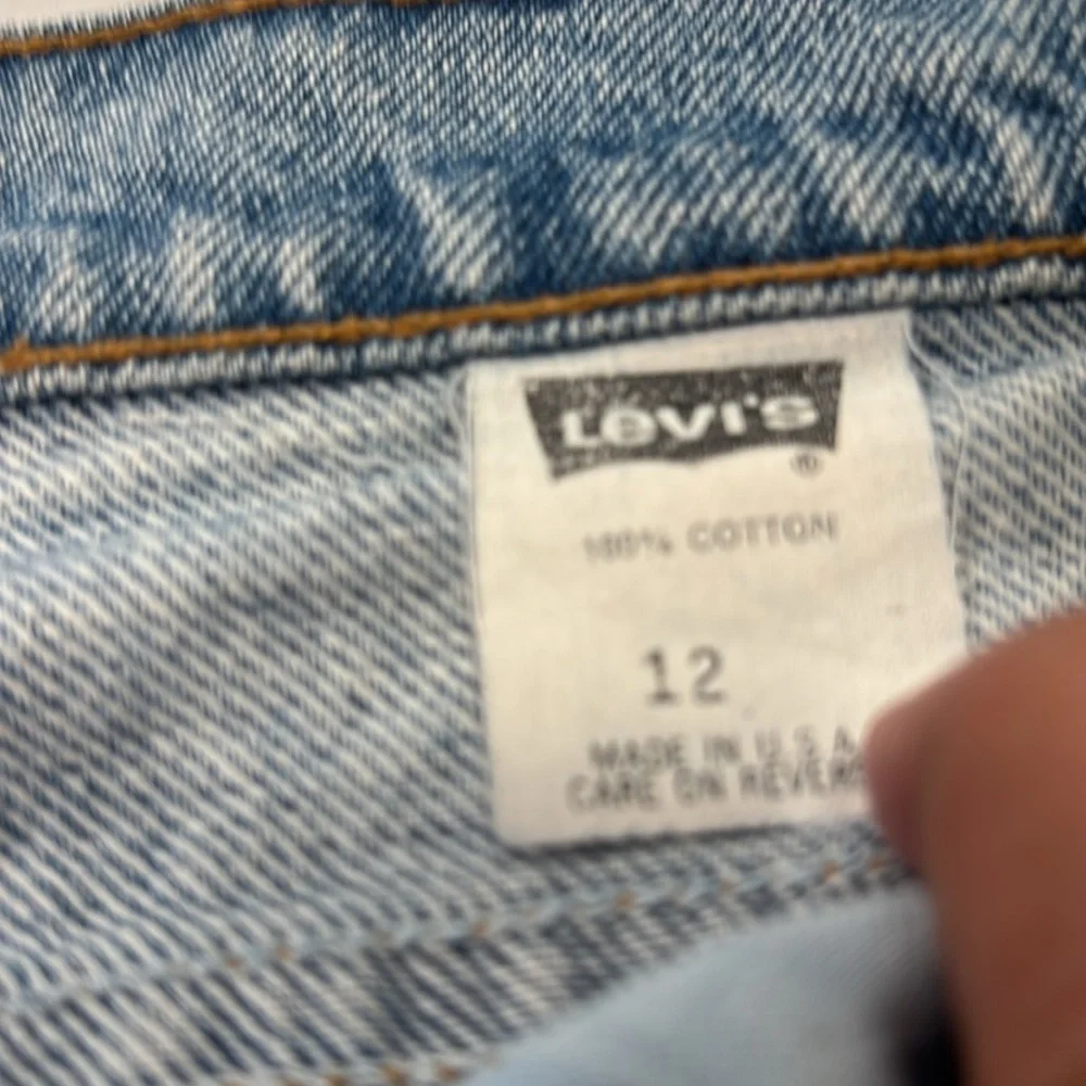 Classic Women’s Levi Blue Jeans - Picture 3 of 6